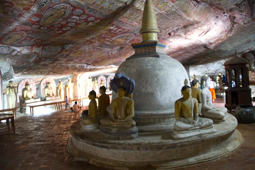 sculpture temple shrine paint buddha sri lanka cave dambulla
