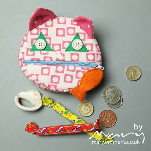 Feed the animals coin purse
