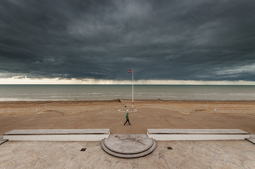 sea seascape landscape person sussex seaside heaven moody earth flag dramatic stormy hoody eastsussex bexhill bexhillonsea sigma1020 simonanderson nikond300s lee06hardndgrad
