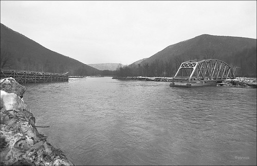 bridge ice flood pennsylvania disaster destroyed icejam sinnemahoning sinnemahoningcreek wycoffrunroad1977zormskwinterblackandwhite