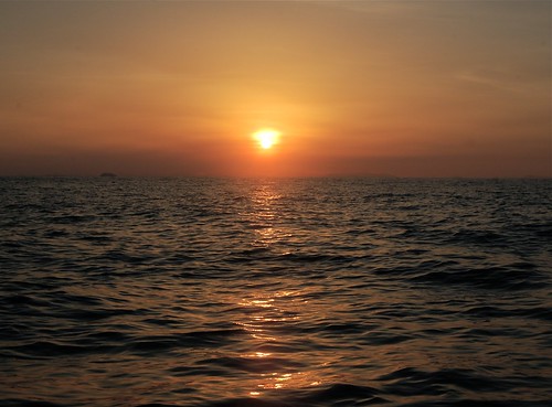 sunset red sea orange sun travelling thailand boat asia southeastasia snorkelling khophiphi