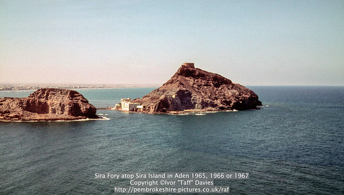 sea landscape coast scenery 1966 1967 yemen 1960s 1965 aden publish scannedslide onflickr gulfofaden arabianpeninsula adenharbour voigtländervitoc siraisland