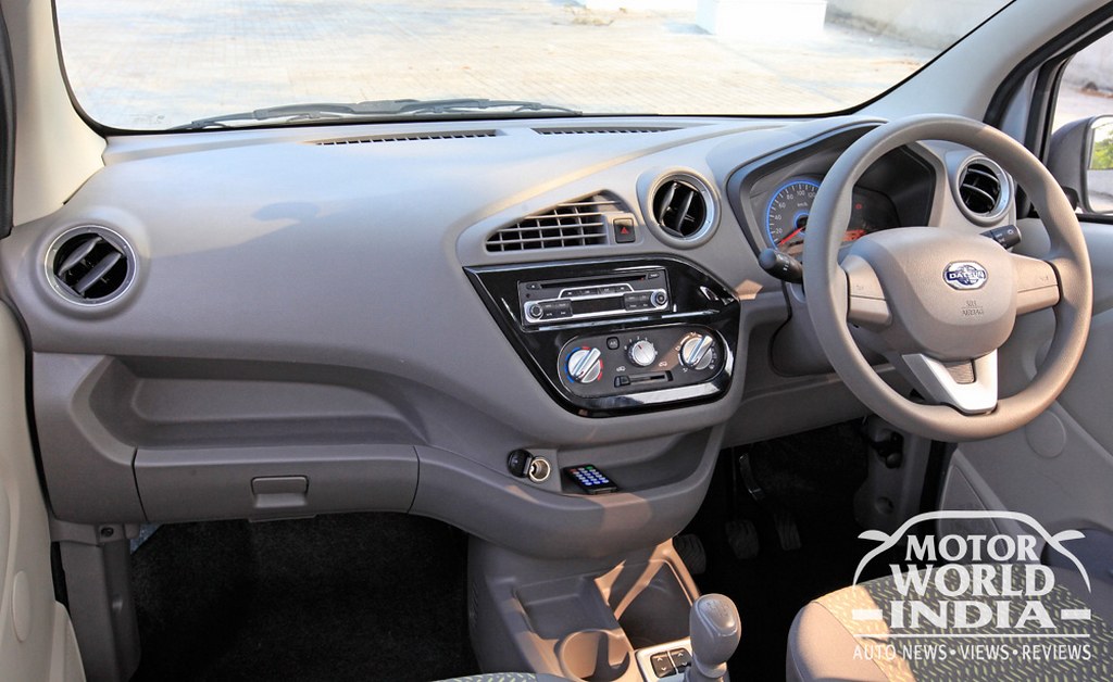 Datsun-Redigo-Interior-Dashboard (3)