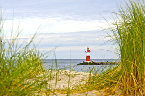 blue red sea lighthouse green rot strand coast sand warnemünde nikon meer balticsea grün blau ufer ostsee rostock leuchtturm vorpommern dünen mecklenburg d700