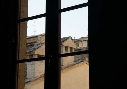 brick window town italia view macerata ostello
