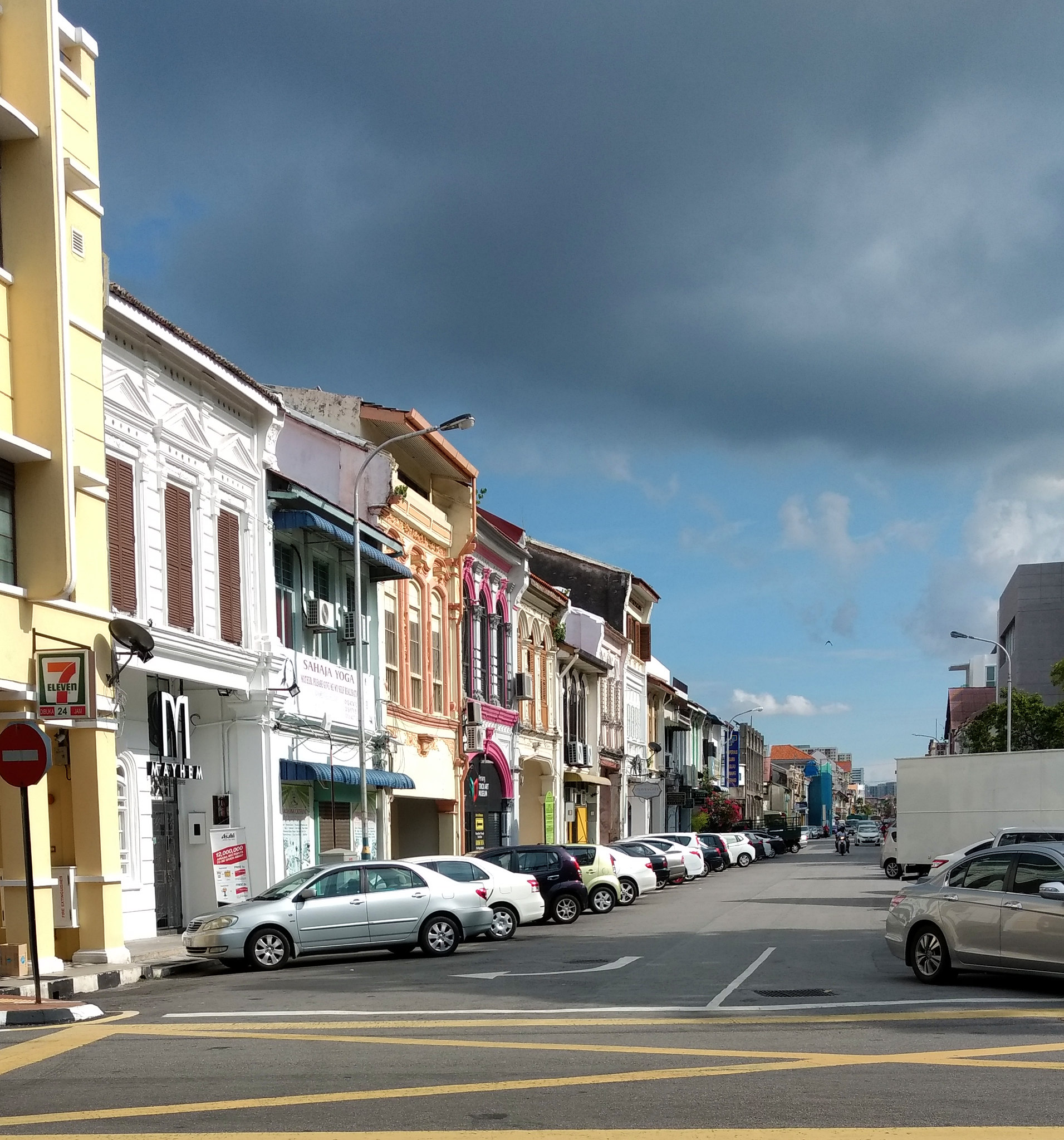 Magical sky and a beautiful neighborhood, George Town - Penang