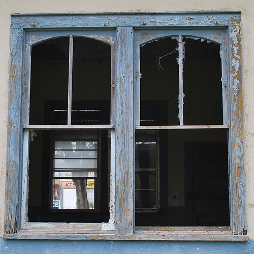 abandoned window rural brokenglass gasstation forgotten missouri syracuse brokenwindow morgancounty