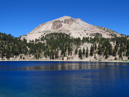 california lake landscape scenery nps nationalparkservice mountlassen lassenvolcanicnationalpark lakehelen