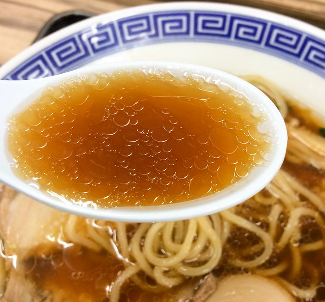 スープは「ザ・中華そば」な醤油