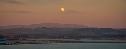 light newzealand sky moon mist clouds sunrise dawn napier hawkesbay ahuriri