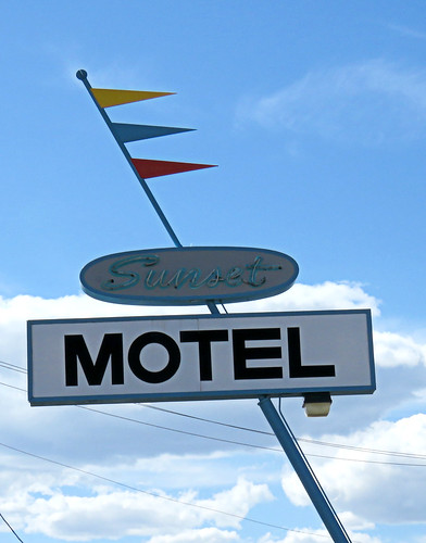 metalsign vintagesign motelsign smalltown neon idaho blackfoot