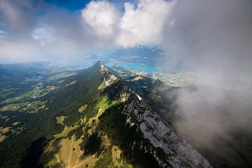 alps annecy france hautsavoie rocdesboeufs clouds europe lake landscape mountain ridge entrevernes auvergnerhônealpes paragliding