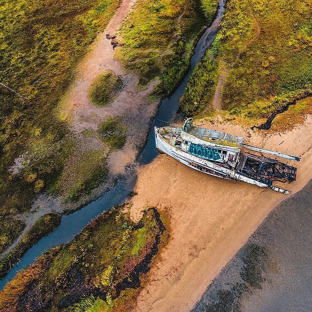 Abandoned boat. #SpaceCityDrones Captured by @artbyart_la . . . #drone#drones#dronegear#droneoftheday#dronestagram#droneporn #dronefly#dronelife#dronebois #dronesetc #dronesdaily#dronevideos#droneglobe#dronesaregood #djiglobal#fpv#dronephotography#fromwhe