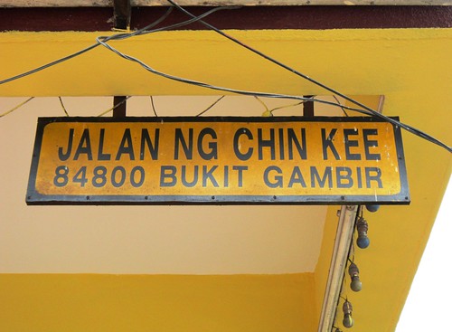 streetsign chinese malaysia roadsign ledang streetname johor muar mdt roadname bukitgambir