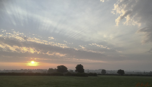 countryside sunrise clouds rays fields england englishlandscape village yoxall glow outdoors light naturallight