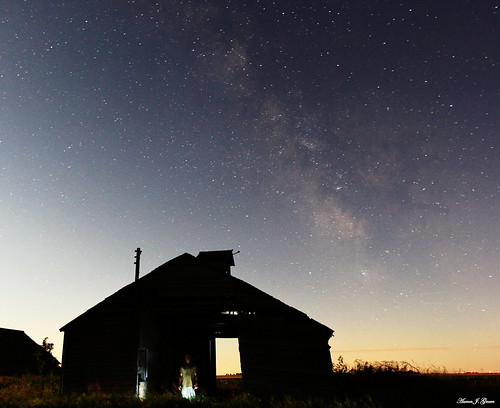 abandoned minnesota barn stranger creepy astrophotography milkyway aaronjgroen homegroenphotography