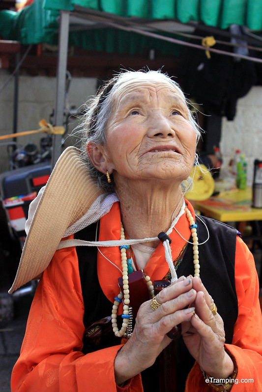 Local Tibetan lady praying