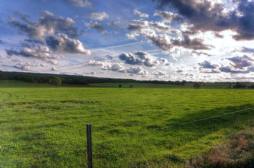 blue sky green grass clouds landscape nikon country bretagne vert bleu ciel nuages paysage campagne herbe d90 cilou101
