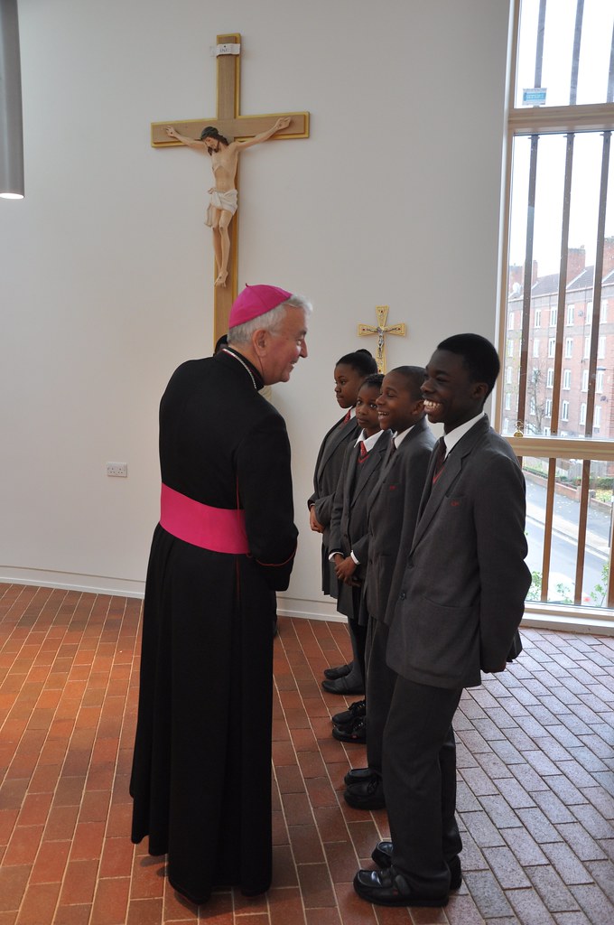 amargo Conmemorativo agudo Archbishop Nichols blesses new site of Cardinal Pole school - Diocese of  Westminster