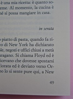 Angelo Morino, In viaggio con Junior. Sellerio 2002. [resp. grafica non indicata], alla cop.: Great Wave, di Michael Langenstein. Pagine interne (part.), 3