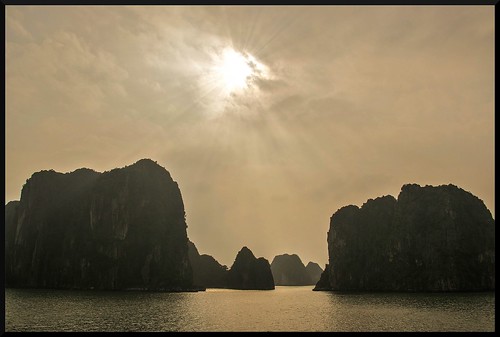 sun mer nikon asie paysage rocher contrejour halong goldenhour viêtnam baiedhalong seescape merveilledumonde formationkarstique d3100 viêtnamdunord