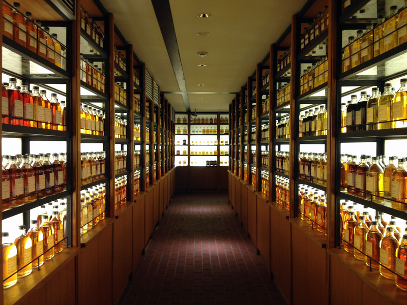 SUNTORY YAMAZAKI DISTILLERY - Whisky Library