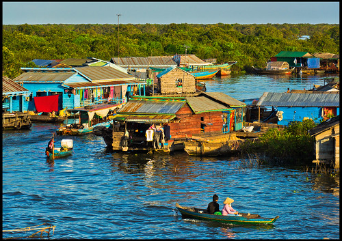 rain season boat cambodia barca village pueblo floating siem reap estacion chong siam riep manglar camboya monzon lluvias kneas flotante