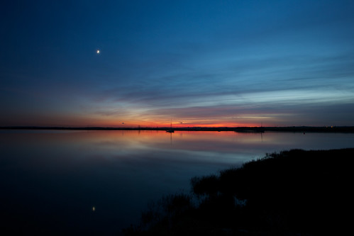 blue sunset orange cloud moon black reflection water silhouette boats evening bluehour essex heybridgebasin