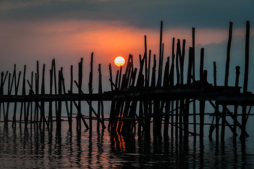 reflection beach nature sunrise photography asia cambodia sihanoukville quay reflejo february rtw 2012 waterscapes d90 nikon18200mm atmosphereandsky ព្រះរាជាណាចក្រកម្ពុជា