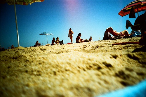 camera sea summer italy film umbrella toy photography lomo lca xpro lomography cross toycamera processing sicily agrigento ratseyeview sanleone peppopeppo puddicinu lomographyxprochrome100 cockroachsview