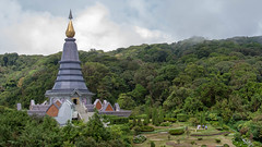 2012-11-23 Thailand Day 05, Phra Maha Dhatu Nabha Metaneed & Phra Maha Dhatu Nabhapol Bhumisiri, Doi Inthanon National Park