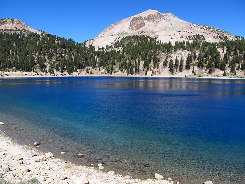 california lake landscape scenery nps nationalparkservice mountlassen lassenvolcanicnationalpark lakehelen