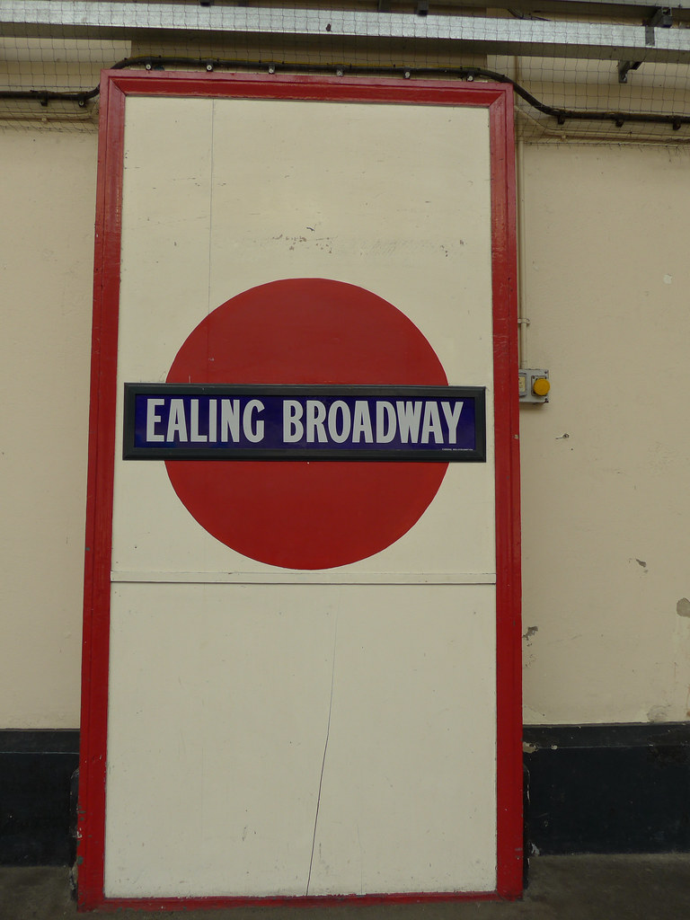 Ealing Broadway roundel