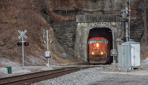 ns tunnel trains norfolksouthern stepptownwv
