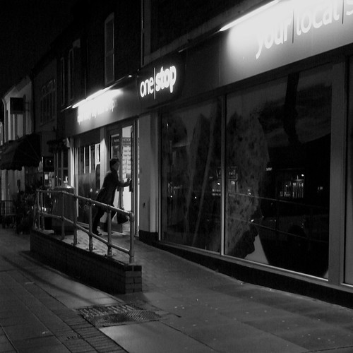 uk coventry nightfall shopper earlsdon onestop bwmoriyama westmidlandsstreetphotography