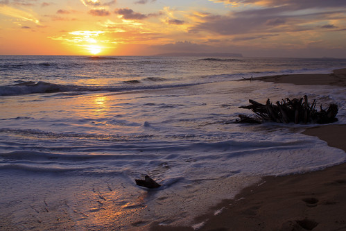 ocean light sunset sky sun reflection beach water silhouette clouds island hawaii sand surf waves ngc kauai soe nihau flickraward flickrtravelaward