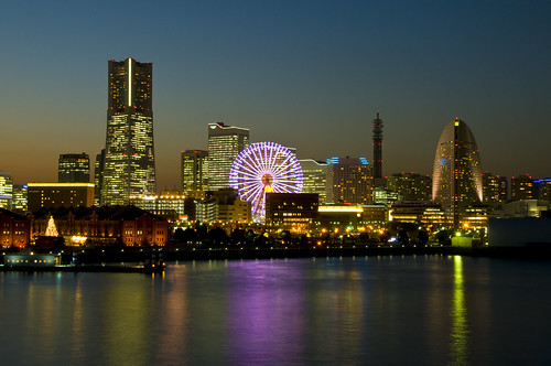 longexposure japan skyline reflections nikon asia citylights ferriswheel yokohama landmarktower osanbashipier d300 cosmoclock21 pompidom