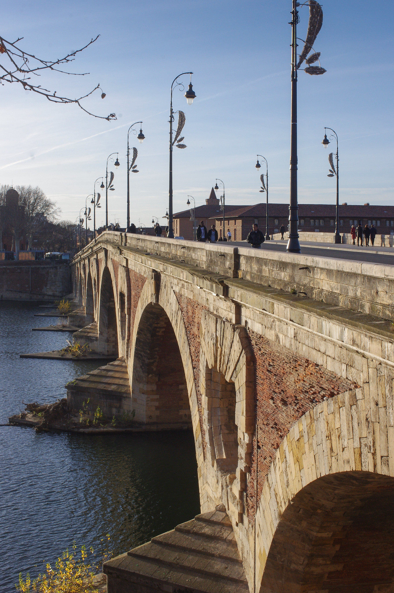 38 vibrant photos of Pont Neuf, Toulouse in France | BOOMSbeat