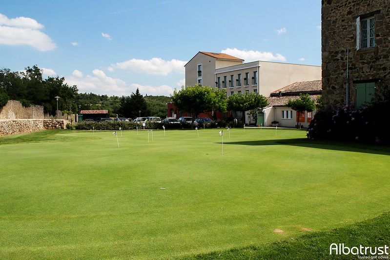 photo du golf Golf Du Domaine De Saint Clair - Parking
