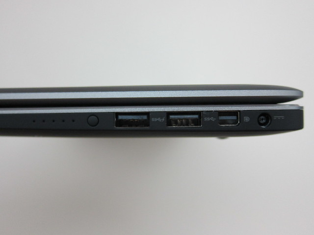 Dell XPS 12 - Ports On The Right Side