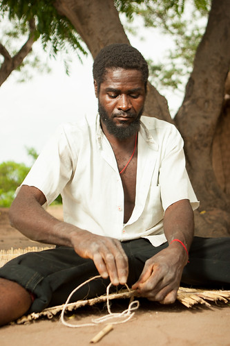 africa portrait people village canoneos20d malawi moya 2470mm lilongwe strobist