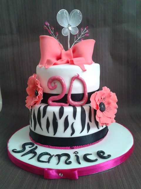 Cake by Pretty Little Desires Cake Co.