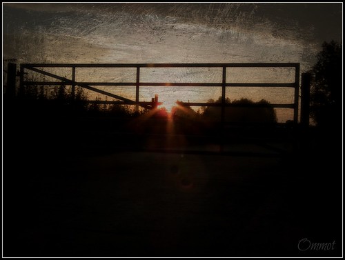 morning summer sun texture silhouette sunrise gate fuji sunup hs10 sandfordmill sandfordmilllock ommot