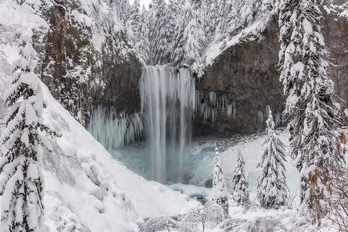 blue winter white snow cold ice oregon waterfall cascades mthood canon60d tamanawasfalls