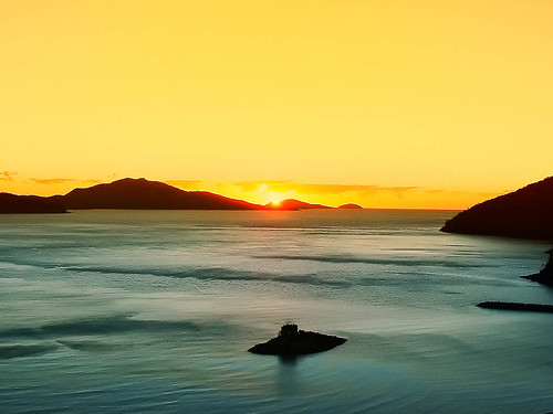 sea sunrise island still australia calm whitsundays hamiltonisland