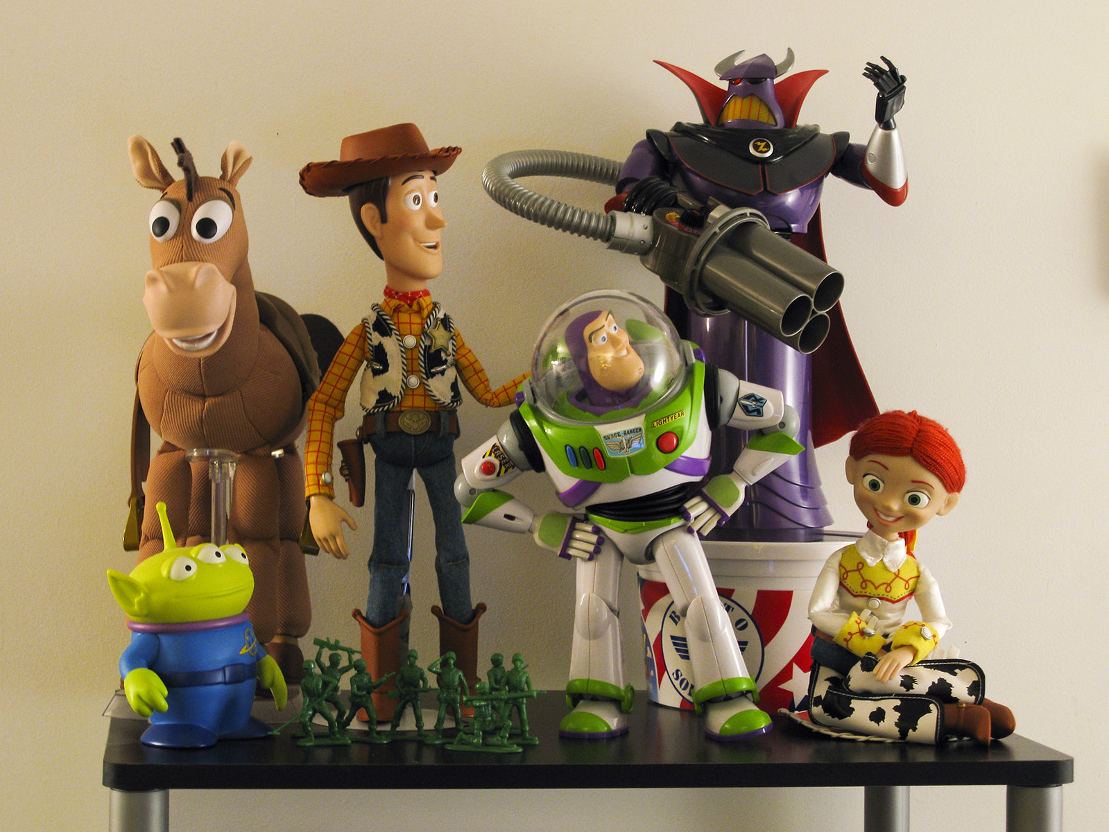 Покажи игрушку из мультика. Pixar Toy story игрушки. Toy story collection солд. История игрушек герои. Коллекция игрушек из истории игрушек.