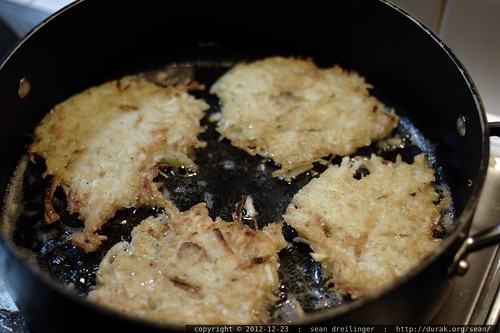 rachel making potato pancakes    MG 0777