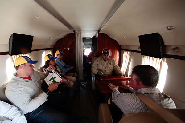 Así viaja Maduro en avión.