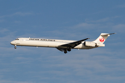 JAL MD-90