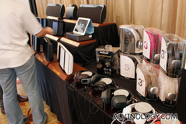 Speakers, headphones, docking stations and other audio products 